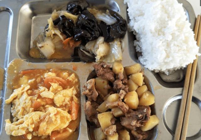 三亿体育官网-用轰炸机对付试图硬闯51区的年轻人?美军删文并道歉(图4) 三亿体育